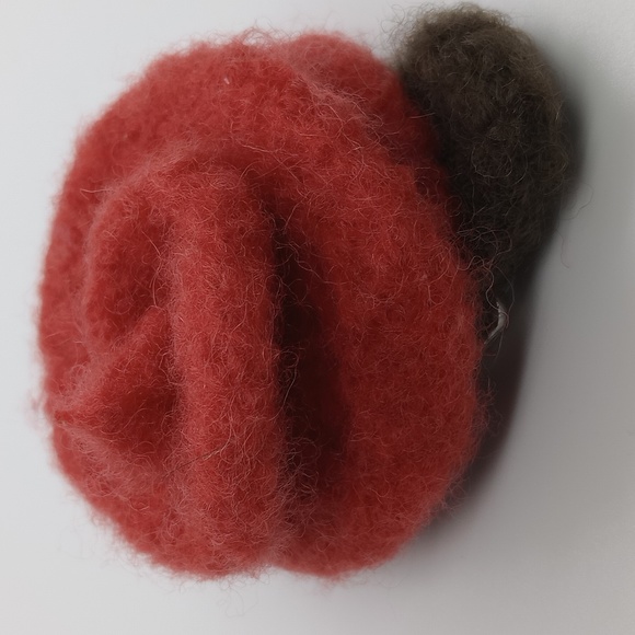 Vintage Wool Felt Brooch Felt Red Flower & Green Leaves Pin Handmade - Picture 3 of 7